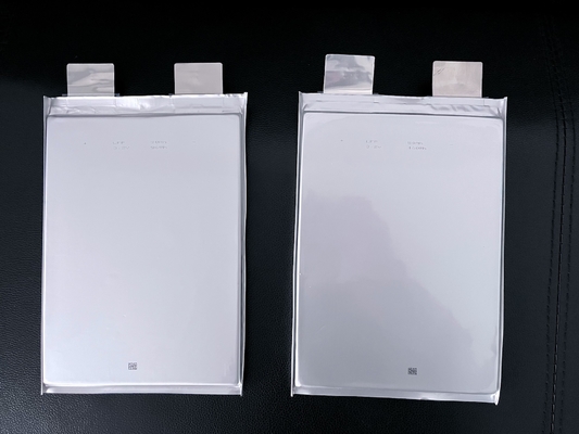 Veilige hoge laad- en ontladingsdoeltreffendheid 50A Lange levensduur LFP Lipo4 Pouch Cell 3.2V Lithium Ion met hoge energiedichtheid